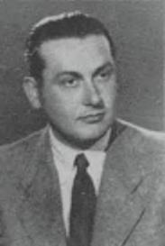 Utána Tóth Imre, majd Rimai István vezette a gyógyszertárat. 9 1954-ben az Arany Oroszlán Patikát megszüntették, az 1960- as évek elejéig a Gyógyszertári Központ Egészségügyi Raktáraként működött.