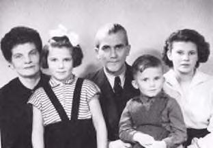 1927-ben Krisán Aladár vezette a gyógyszertárat.