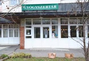 EZÜST HOLLÓ GYÓGYSZERTÁR Halle u. 5/G. A Jutasi lakótelepen egy kilencszintes panelház déli, földszinti részén, dr. Lajos Gáborné által üzemeltetett patika.