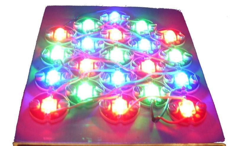 4.5. ábra Vörös, zöld, és kék LED-ek (RGB-LED-ek) füzére a teszt minta megvilágítására 4-I.