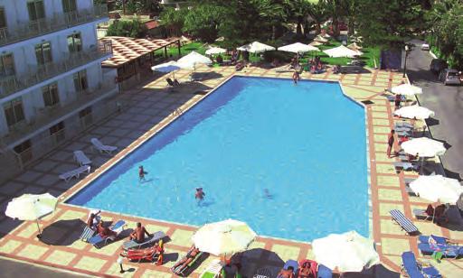 GÖRÖGORSZÁG KRÉTA 21 Rethymnon város Hotel Forest Park e 7=6 Árkedvezmény A kedvelt szálloda nyugodt környezetben, egy píneaerdő szélénél, Rethymnon felett fekszik, csodálatos kilátással a városra,