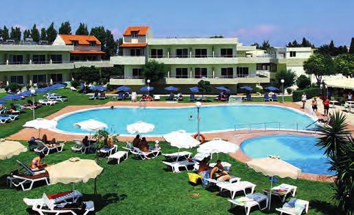 30 óra valamint 14.30 és 17.30 óra között a pool-bárban, 17.30 és 22.30 óra között a főbárban. Sütemény és fagylalt 10.00 és 12.30 óra között. Szendvicsek, pizza és fagylalt 14.30 és 17.30 óra között. Tenisz.