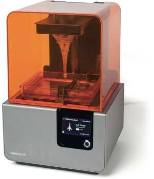 típusú 3D nyomtatójának segítségével, szürke színű alapanyagból, 25 µm felbontással.