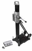 3 sebességes gyémántfúró motor D21585 Max. fúrási kapacitás (építőipari) Nyakrész átmérője 1/4 csapos és 1/2 furatos 1910 W 1300 W 0-1000/0-2400/0-4600 ford./perc 152 mm 202 mm 60 mm 6,4 kg Max.