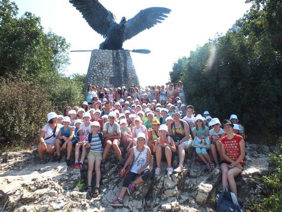 Katolikus Iskolával, és átadásra került 1200 könyv, amit az aszódi iskola tanulói és pedagógusai gyűjtöttek össze a felvidéki intézmény számára. 2015.