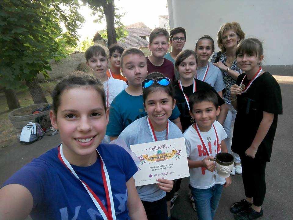 OLDAL 5 ÁRPÁD HÍRMONDÓ VERSENYEREDMÉNYEK Informatika: Árpád-kupa területi számítástechnika versenyen A kategóriában 1. helyen végzett Faragó Norbert (5.a). B kategóriában, az 5-6.