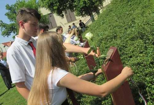 II. ÉVFOLYAM, 5. SZÁM OLDAL 9 "MAGYARNAK LENNI: TUDOD MIT JELENT?