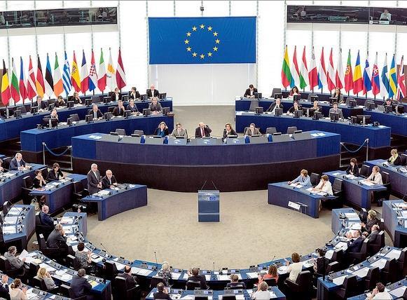 Az Európai Parlament Az Európai Parlament képviseli az EU minden egyes tagját. Tagjait ötévente választják meg.