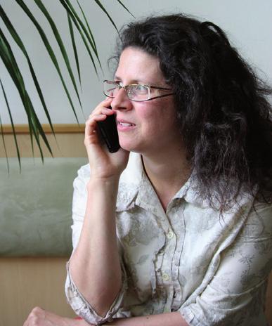 1 Pontosság: csak a királyok erénye? b) Így van ez az Ön országában is? Beszélgessenek kisebb csoportokban! A pontosság nálunk is a tisztelet jele. Nálunk a pontosságnak semmi köze a tisztelethez.
