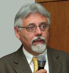 6 Mérnöki ismeretek A magyarországi és az európai nagysebességű vasúti hálózat Dr. Horvát Ferenc főiskolai tanár Széchenyi István Egyetem Győr * horvat@sze.