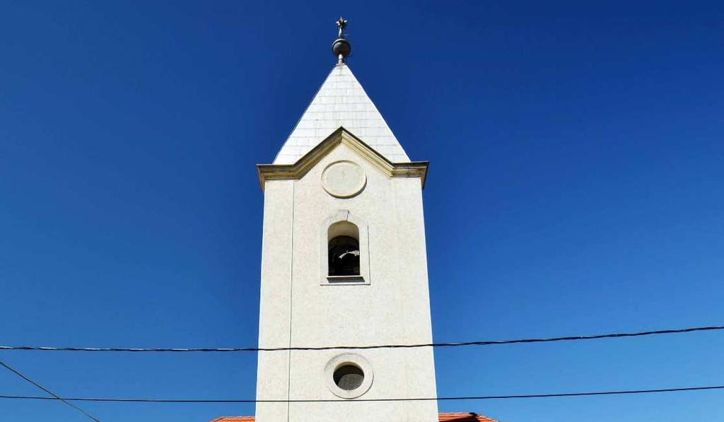 Sajóivánka bemutatása 24 KÖZÖSSÉGI ÉPÜLETEK Református templom Kossuth Lajos u. 56. A település régi fatemploma 1761-ben épült, mellé 1775-ben készült a fa harangláb, amit 1864-ben újítottak.