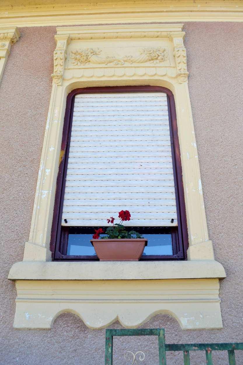 javasoljuk. Külső tokos redőnyök alkalmazása még színazonosság esetén sem javasolt.