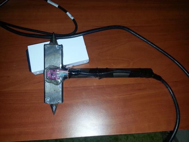 the vibration signal of Hardwood. (A) (B) Figure 1. (A) a photo showing the connection Hammer to (DAQ) to the laptop. (B) is showing the sensor attached to the Hammer. 1.2.