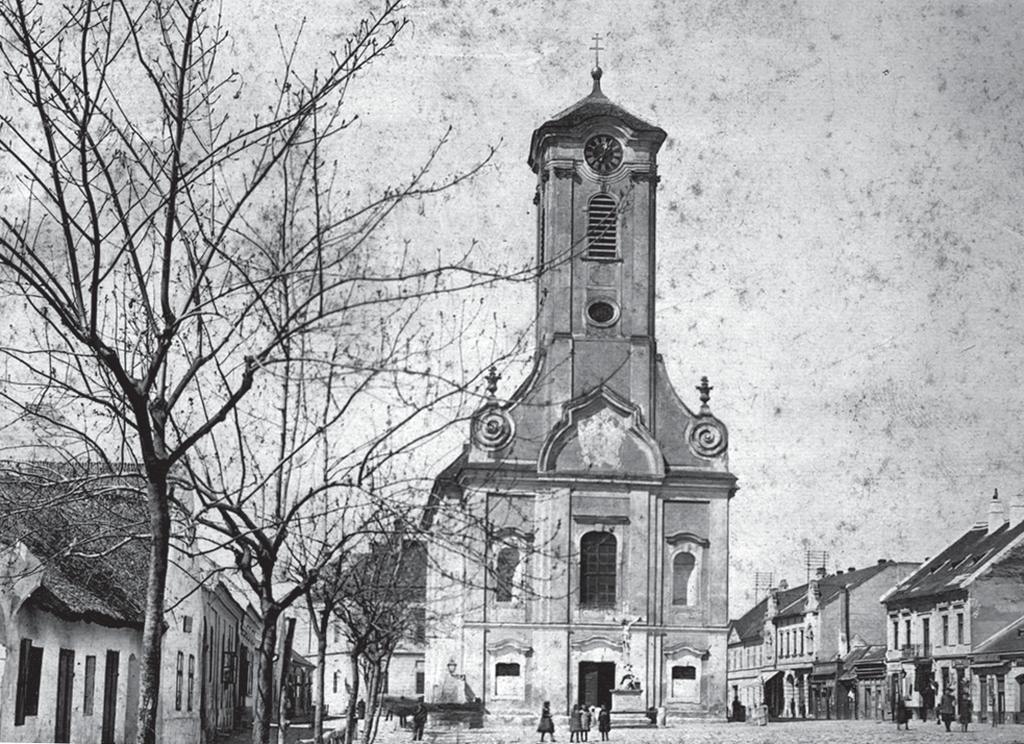 kerítése melletti lucsonyi Szent Anna kápolna. Ezt is a három járványszent, Sebestyén, Rókus és Rozália tiszteletére szentelték, Anna a védõszentje, napján van a lucsonyi búcsú is.