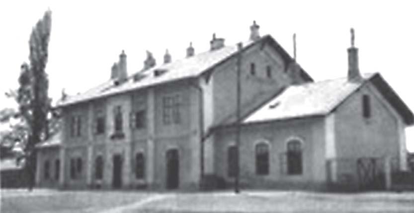 A mosoni vasútállomás 1911-ben megszûnt a cukorgyár, 1873-ban pedig a Gyõri és Unger Ferenc-féle gépmûhely.