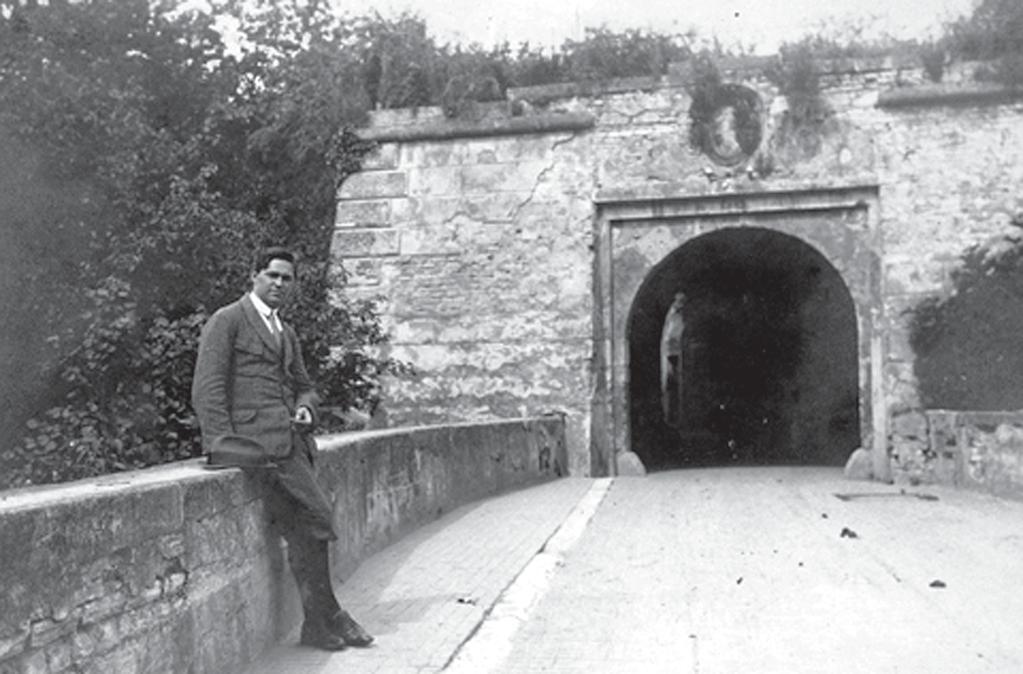 Fekete István a várkapunál 1925-ben mûvét a népdalok ihlették. Irredenta mûvet is írt Igazságot Magyarországnak címmel.