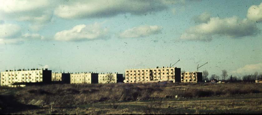 Konszolidáció, városfejlesztés Lakásépítés Városunk fejlesztését évtizedekre meghatározta az 1959-ben elkészült általános rendezési terv, amely új lakótelepek építését irányozta elõ a Mosont és