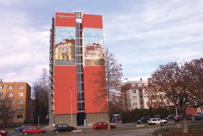 Egy megújult városközponti épület nyei, a XX.