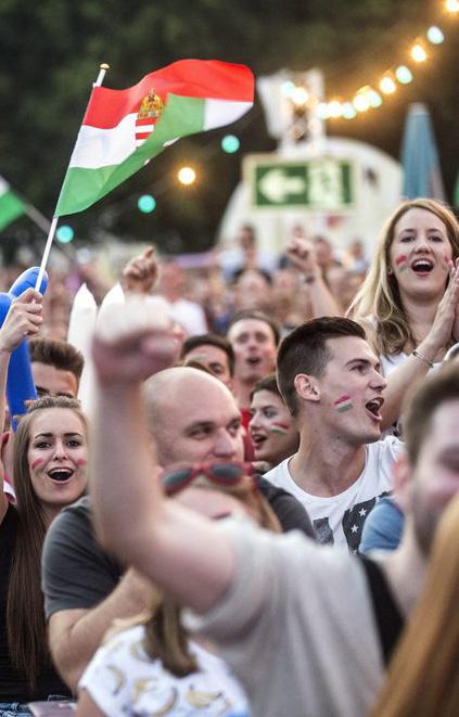 A SPORTÁG NÉPSZERŰSÍTÉSE A magyar sport egyik legeredményesebb sportága a vízilabda, az elmúlt olimpiák eredményeit tekintve pedig a legeredményesebb csapatsportága, ez azonban például a magyar