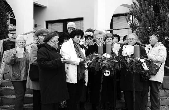 sor a falu karácsonyfájának feldíszítésére.