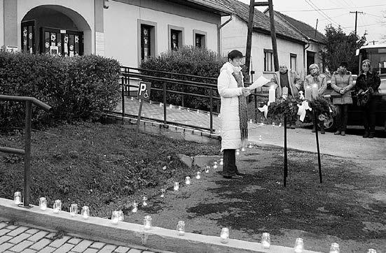 december 19-én, 18 órától az Etyeki Római Katolikus templomban Közremûködnek: az Etyeki Alapfokú Mûvészeti Iskola növendékei, együttesei, tanárai Szeretettel várunk