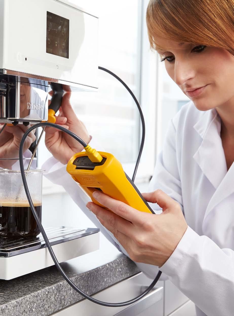 Egyedülálló Minőség a Mielétől. Időtálló design, úttörő technológia: ez a CM7. A sok éves tervezésnek és az innovációnak köszönhetően nem kell külön egy tea- és egy kávéfőzőt vásárolnia.