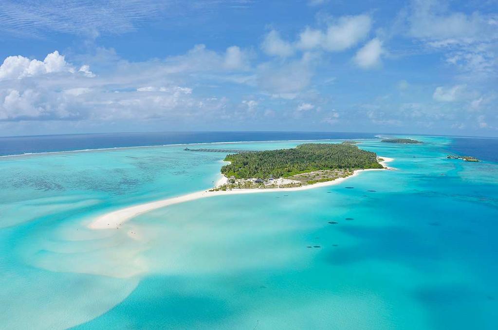 1 SUN ISLAND: 3-4 csillagos népszerű, nemzetközi vegyes vendégkörű nagy sziget. PADI búvárközponttal rendelkezik! GYÖNYÖRŰ PART KRISTÁLYTISZTA VÍZ. A Dél-ARI Atoll-on, Malétól 112 km-re található.