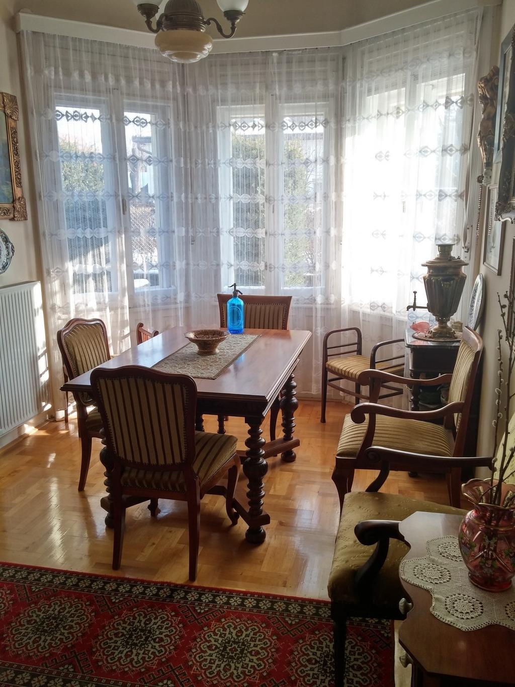 A kis ház egy szoba, konyha
