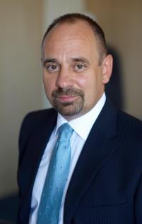 University) 26 év ingatlan szakmai tapasztalat, 15 éve a WING-nél Korábban a DTZ Hungary ügyvezető igazgatója Schőmer Norbert (49) Irodafejlesztések
