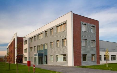 000 m 2 ipari 4,6 Kihasználtság 82% Jelentősebb bérlők Építés éve Finanszírozó partner GE, Philip Morris, Volán, Magyar Posta 2006-tól kezdve több fázisban