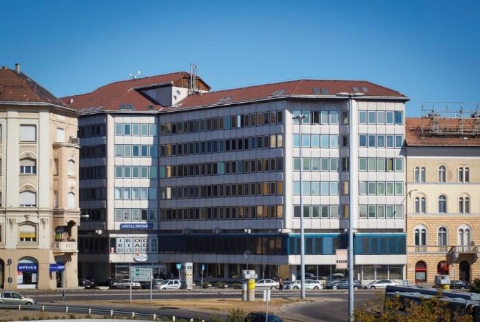 WINGHOLDING ZRT. - Éves jelentés, 2017 Skylight City Az Alza.hu cseh webáruház a Skylight City irodaházat választotta magyarországi központjának.