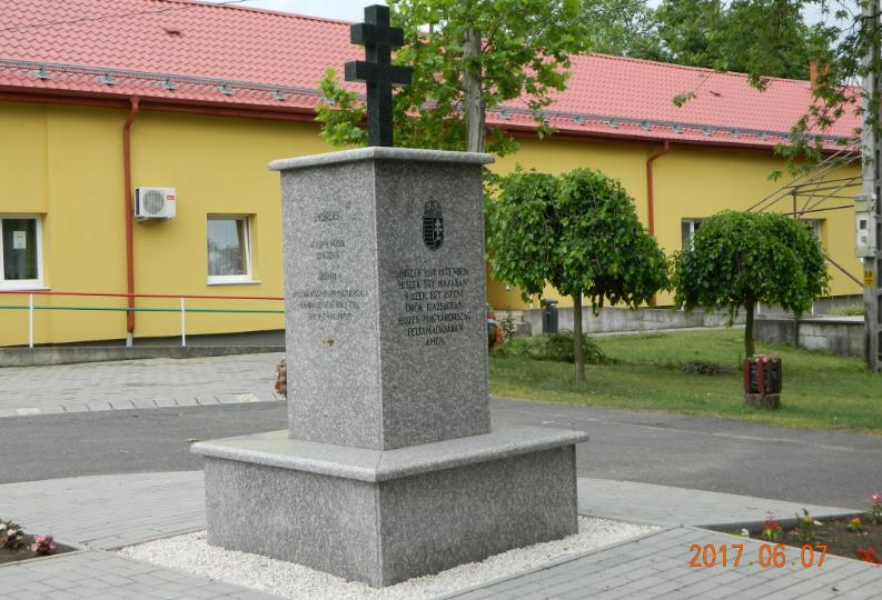 A településen sem helyi, sem országos védettségű műemlék, vagy természetvédelmi terület nincs.