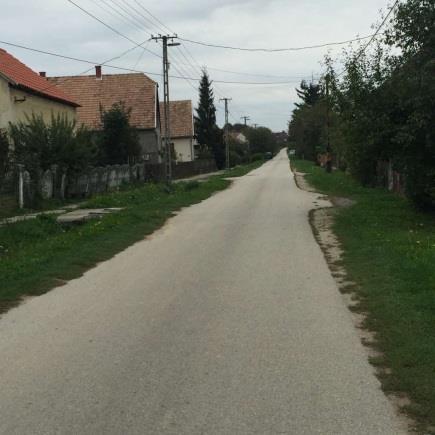 A telekalakítások és építések során meg kell őrizni a kialakult településstruktúrát, beépítési