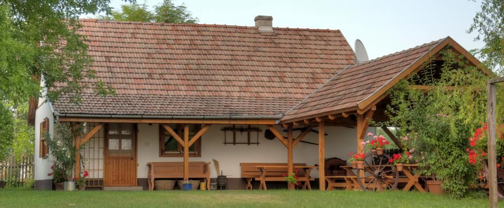 1 3 BEVEZETÉS A Bugac a magyar nyelvben nemcsak egy közigazgatási egységet, hanem a tanyavilágot, a magyar kultúrát és hagyományokat is jelenti. Ennek kiemelt, fontos része az épített környezet.