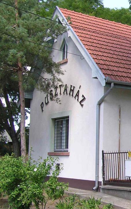 8 HIRDETÉSEK, REKLÁMTÁBLÁK 31 Manapság elég gyakori, hogy egyes településeken az utcai hirdetéseket engedélyhez kötik.