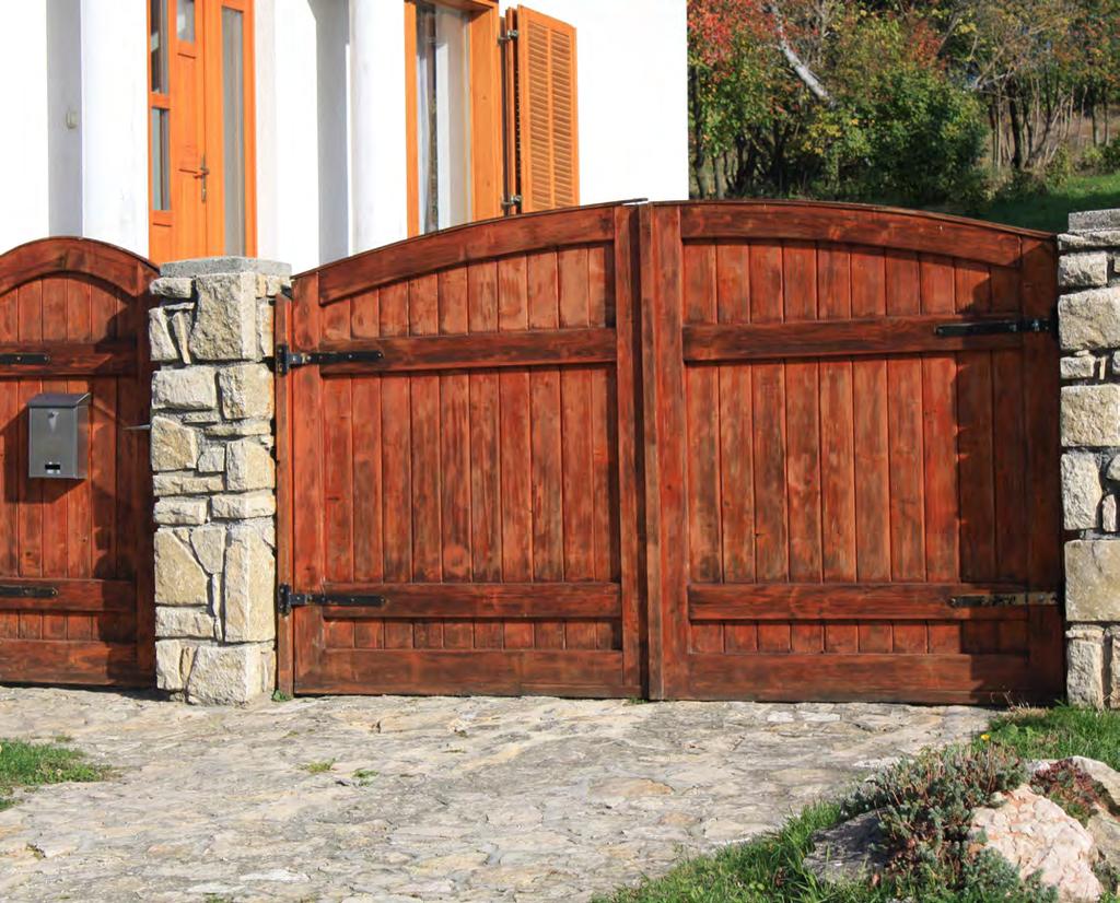 21 Ajánlások KERÍTÉSEK Kerítések terén is beszélhetünk hagyományosan alkalmazott anyagokról, vagy formákról - amelyek igen szép példái a klasszikusan alkalmazott Kókúti kő és a fa kerítésnek.