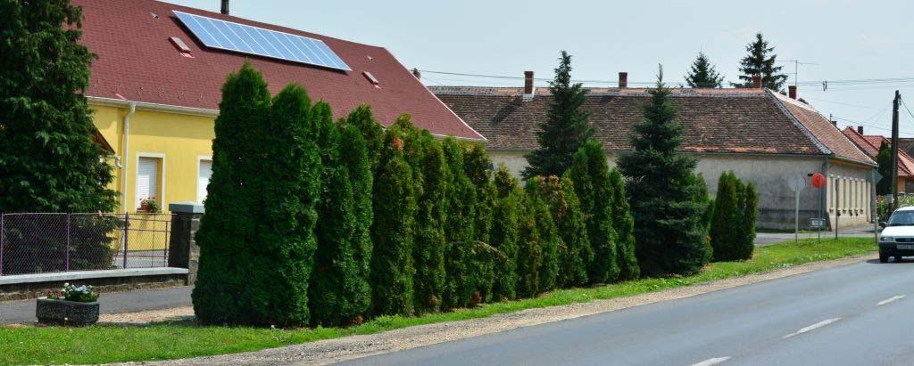 26 Építészeti útmutató KERTEK Előkertek, utcák Rábapatyon az épület és az utca között