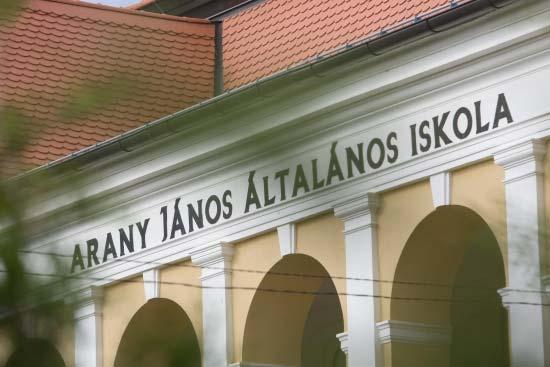 Az egységet megbontó építőanyagokat, kivitelezési formákat is bemutattuk,