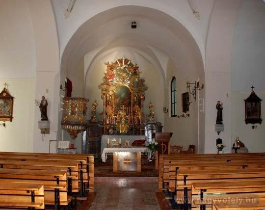1825-ben új tornyot építettek a templom elé, mert félő volt, hogy a régi ledől. Jelenlegi formáját 140 éve őrzi.