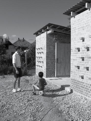 2015 Cikk: A_pro / Biobrikett szárító Monor, Tabán, szöveg: Kemes Balázs DLA, In: Metszet, 2015/1, p. 12 13.