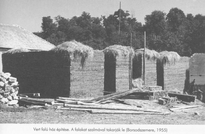 II. Föld alapanyagú falak Vertfal Zsaluzat Oszlopos zsaluzat. A Duna mentén és tőle keletre A fal két oldalán oszlopokat vertek le 100-200 cm-re egymástól. Közéjük tették a zsaludeszkákat.