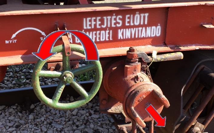 Lefejtés menete A lefejtésnél első lépés a dómfedél kinyitása, amellyel megakadályozzuk, hogy a lefejtéskor keletkező vákuum összeroppantsa a tartályt.