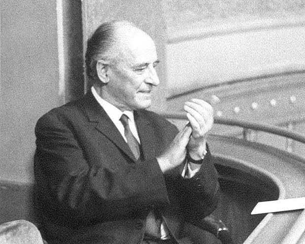 Zeneakadémiai diák korában már Kodály felismerte Bárdos egyedülálló adottságát a vokális zene világához, éppen úgy, mint a zenetudományhoz.