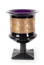 faceted honey-colored glass, with metal-etched decorated band, sign at the bottom: Made in Czeho Slovakia, Moser Karlsbad, with slight fracture m/h: 28,5 cm Kikiáltási ár: 80 000 Ft Starting price: