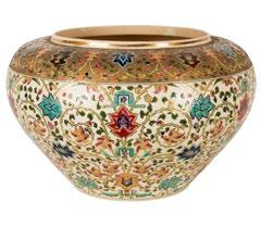 Patent, alján repedésekkel Budapest, around 1890, Fischer Ignác, painted, gilt porcelainfaience, sign Fischer I Patent, with cracks at the bottom m/h: 22,5 cm