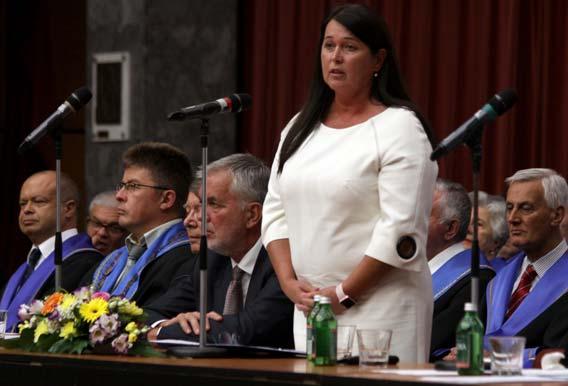 17 dapesti Orvostovábbképzõ Központ komoly szerepet vállalt. Az emberkereskedelem nem csak a balkáni régióban, de egész Európában egyre nagyobb méretet öltött.
