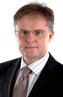Dr. Komócsi András egyetemi tanár 22 ÚJONNAN KINEVEZETT PROFESSZORAINK ÉS DOCENSEINK 1971. március 29-én született Salgótarjánban.