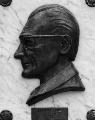 Ábrahám István (Élettani Intézet) voltak. Az elsõ elõadást dr. Merchenthaler István tartotta, aki jelenleg a Maryland Egyetem professzora az Amerikai Egyesült Államokban.