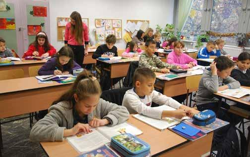TANÍTÓ SZAK OKLEVÉLEN SZEREPLŐ VÉGZETTSÉG NEKED AJÁNLJUK A SZAKOT Tanító A SZAK KÉPZÉSI CÉLJA A 6-12 éves korosztály tanítása, nevelése iránt elkötelezett pedagógusok képzése.