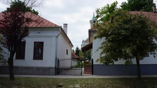hitéleten túl biztosította a lakosság szellemi arculatának